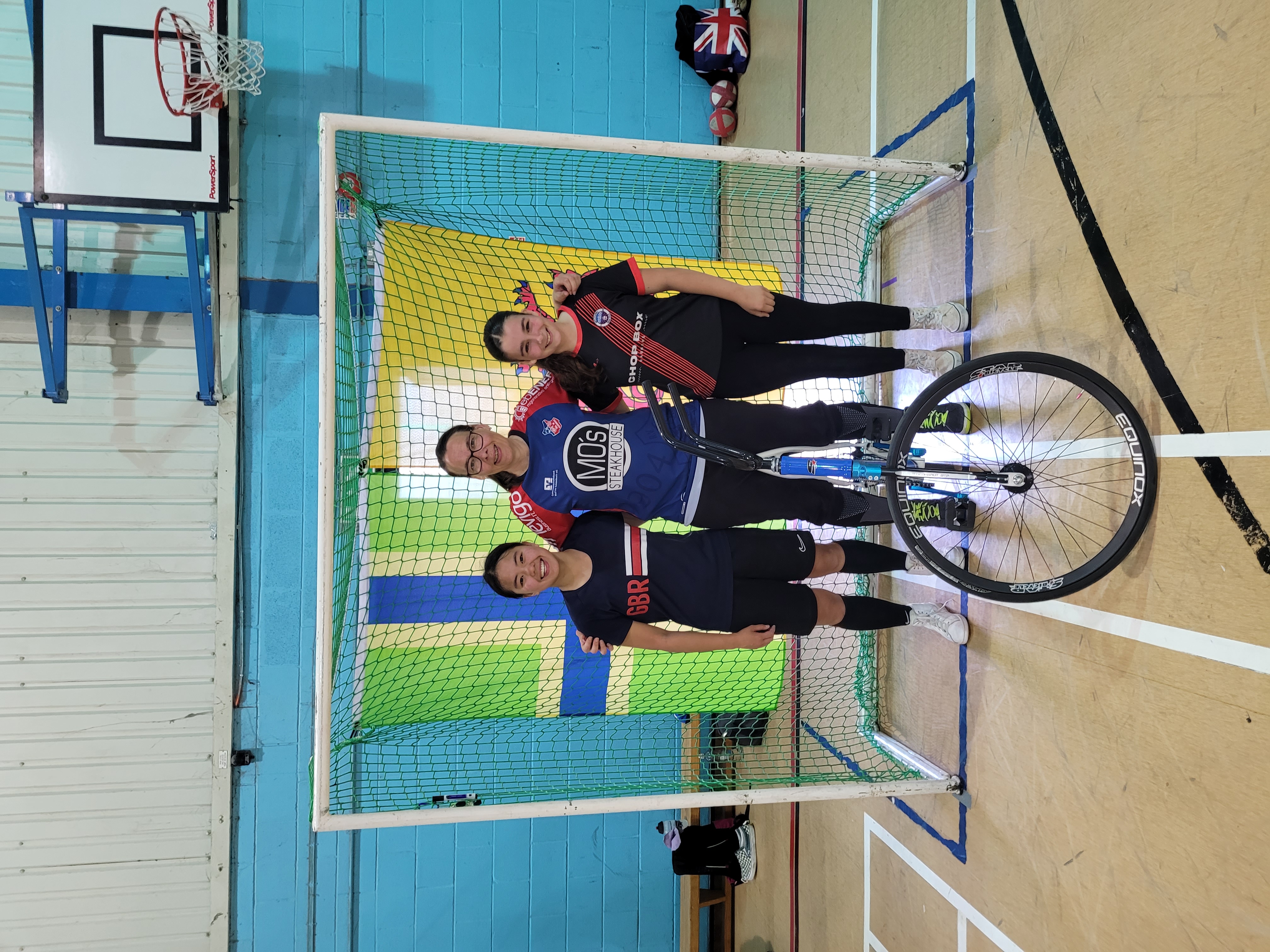 Bild von Sky und Clementine beim Radballtraining